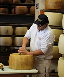 Alternative view of Parmigiano Reggiano (Parmesan Reggiano) Due Madonne 30 Monate 1 kg.